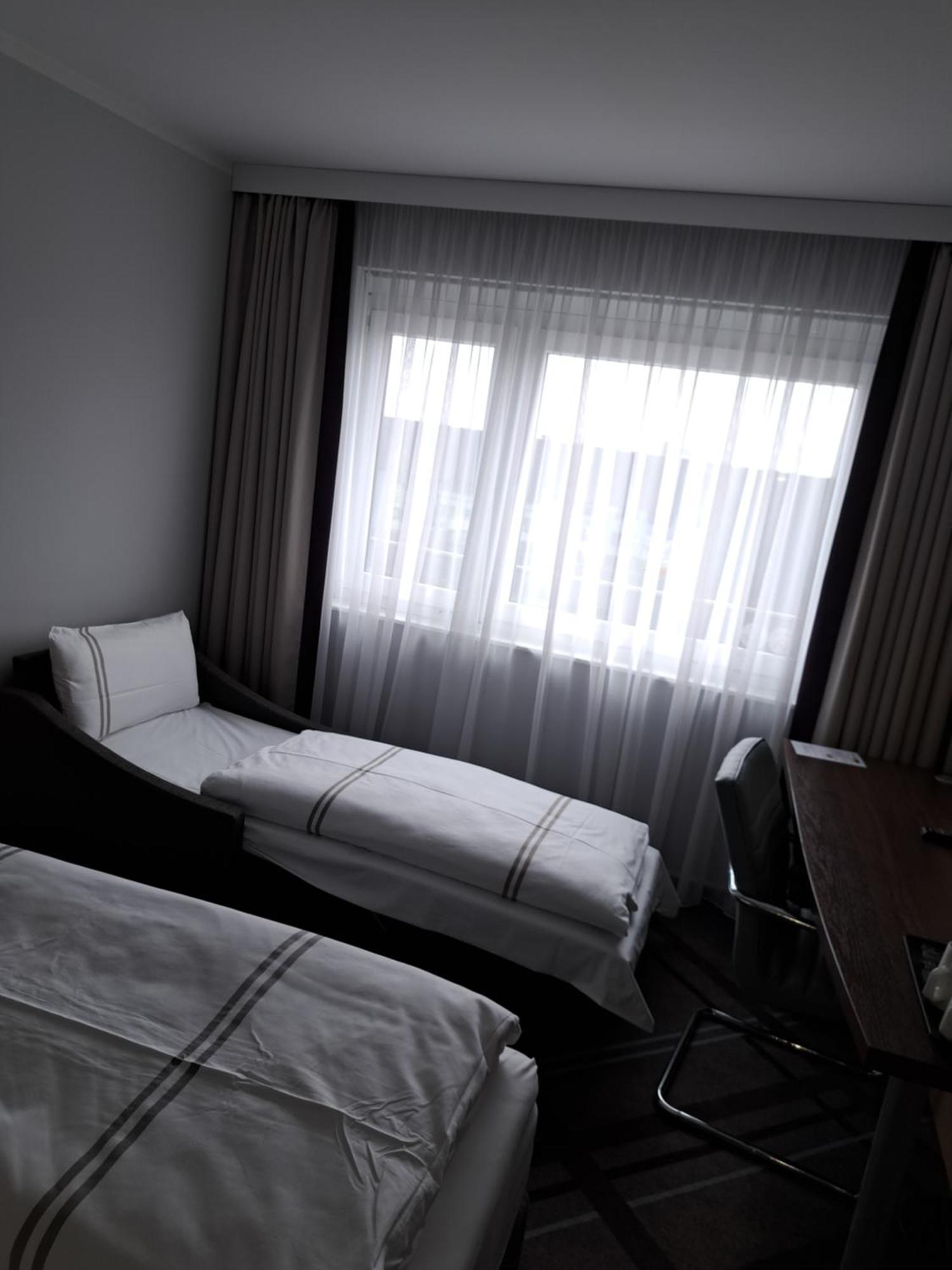 Premier Inn Stuttgart Airport ラインフェルデン＝エヒターディンゲン 部屋 写真